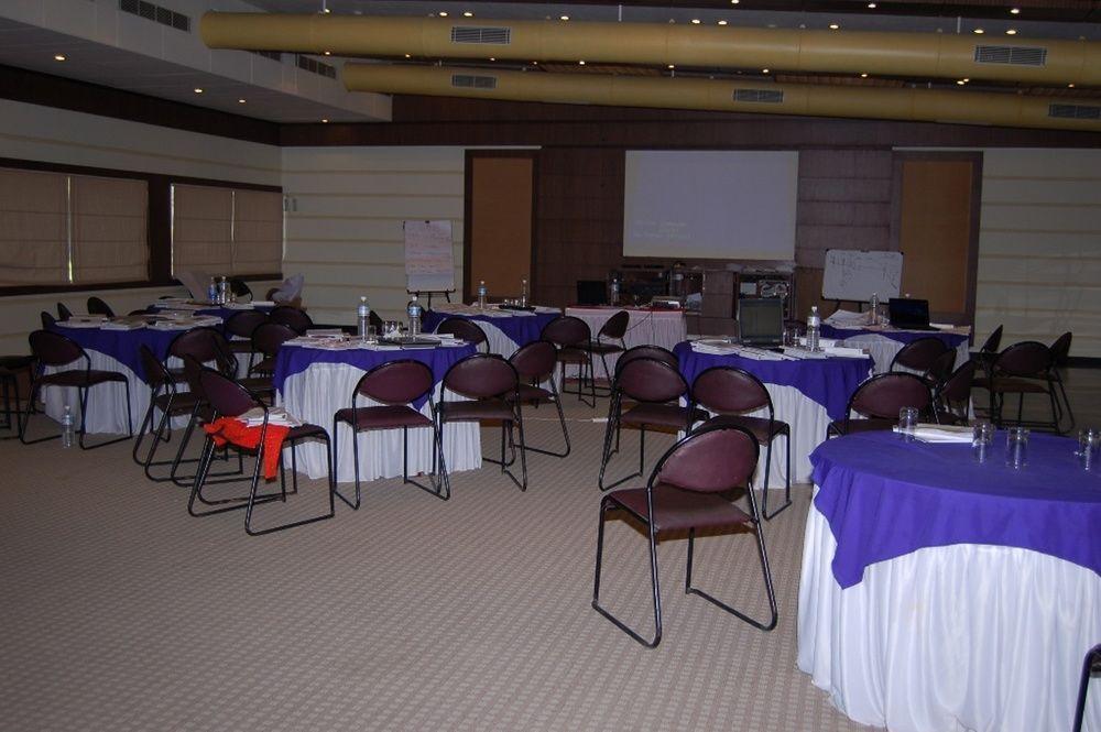 Cambay Sapphire, Gandhinagar Hotel Restoran gambar